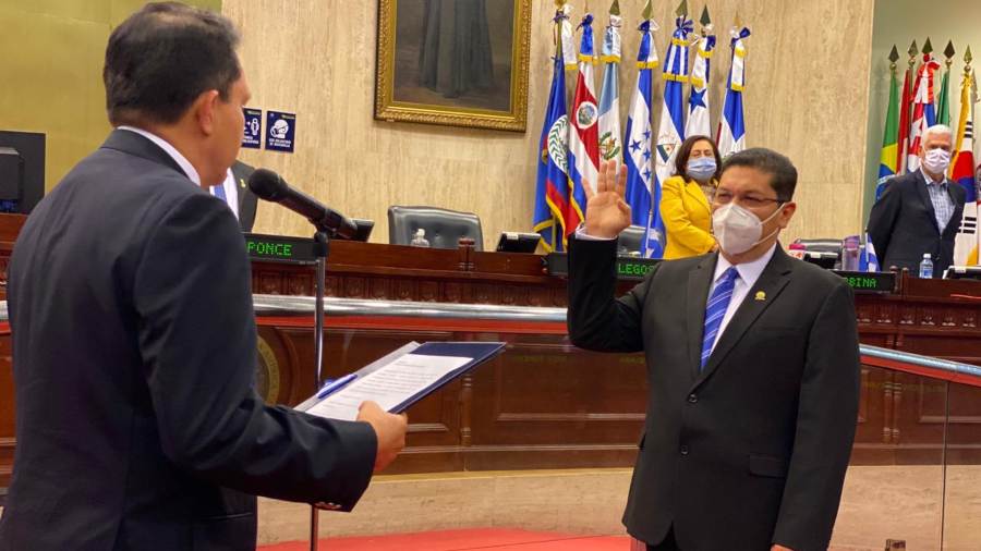 Lemus critica que presidente de la CCR "colabore" en investigación de plazas fantasmas en la Asamblea lemus-critica-que-presidente-de-la-ccr-colabore-en-investigacion-de-plazas-fantasmas-en-la-asamblea